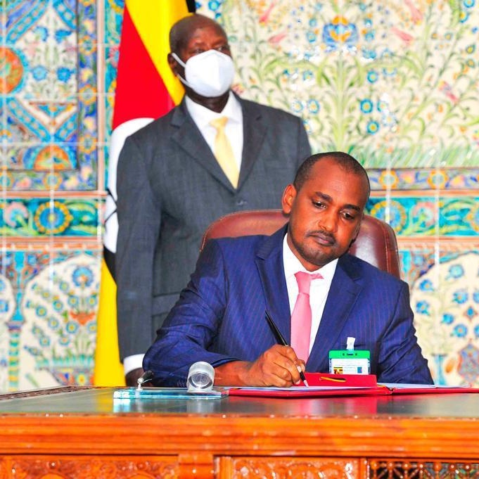 Frank K Tumwebaze,MP: Isaiah 41: 11 tweet media