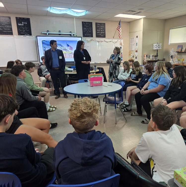 LFCSBlueDevils's tweet photo. 💙⚓️🤍LFMS student, Aaron, took his Genius Hour to the next level by inviting elected officials to talk about their jobs.  Thank you to Shaun Shumaker, Shannon Ellenbass, and Liz Armstrong for teaching us the importance of "every person has a voice." 🤍⚓️💙#LFLeads #ProudtobeBLUE https://t.co/ZxxshTydLe