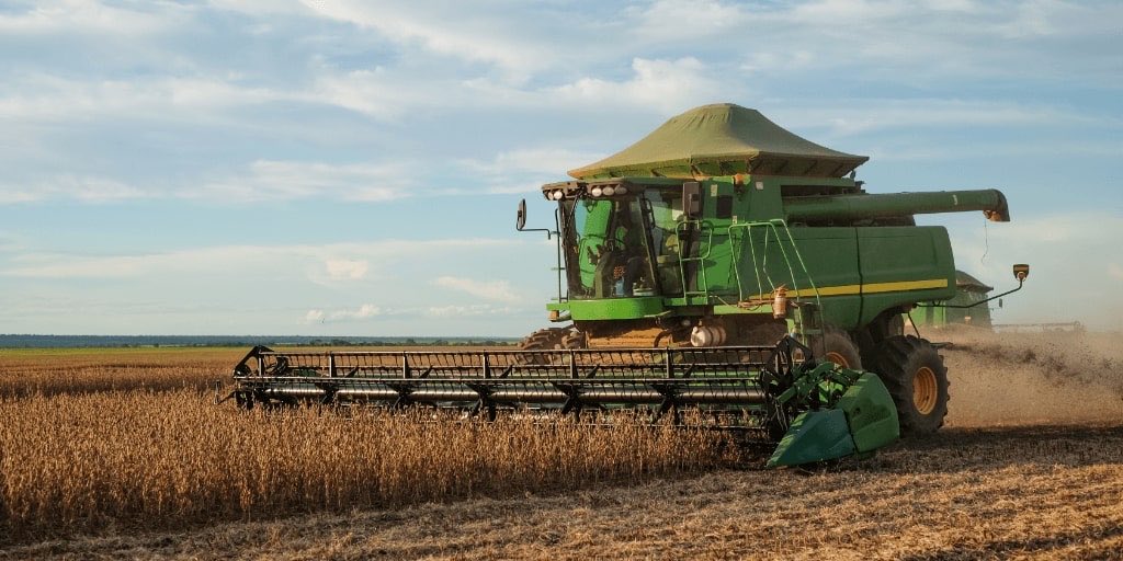 O_Papo_'s tweet photo. Bolivianos acusam Lula de apoiar o governo de Rodrigo Paz para favorecer o agronegócio brasileiro 🇧🇴🇧🇷

Críticos afirmam que uma possível reversão da reforma agrária na Bolívia abriria caminho para a compra de terras por grandes grupos ligados ao agronegócio. https://t.co/mYAtNFZaf5