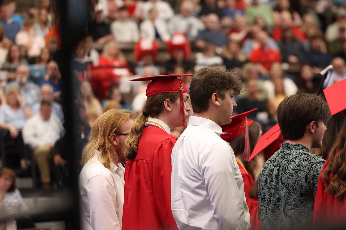 BGSchools's tweet photo. Thank you to our talented BGHS choir members for sharing their beautiful voices at commencement! https://t.co/JGuEtxWLGm