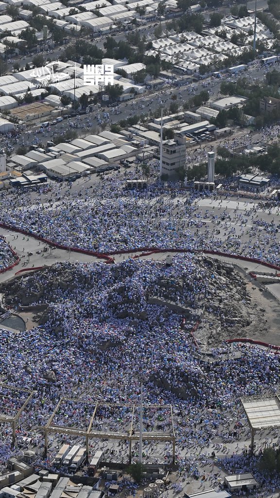 h17_2007's tweet photo. إنَّ الله تعالى يباهي بأهل عرفات ملائكة السماءِ، يقول: «انظروا إلى عبادي، أتوني شُعثًا غبرًا من كل فج عميق، أشهدكم أني قد غفرت لهم»

ارزقنا ياالله https://t.co/0sUuvch5X6