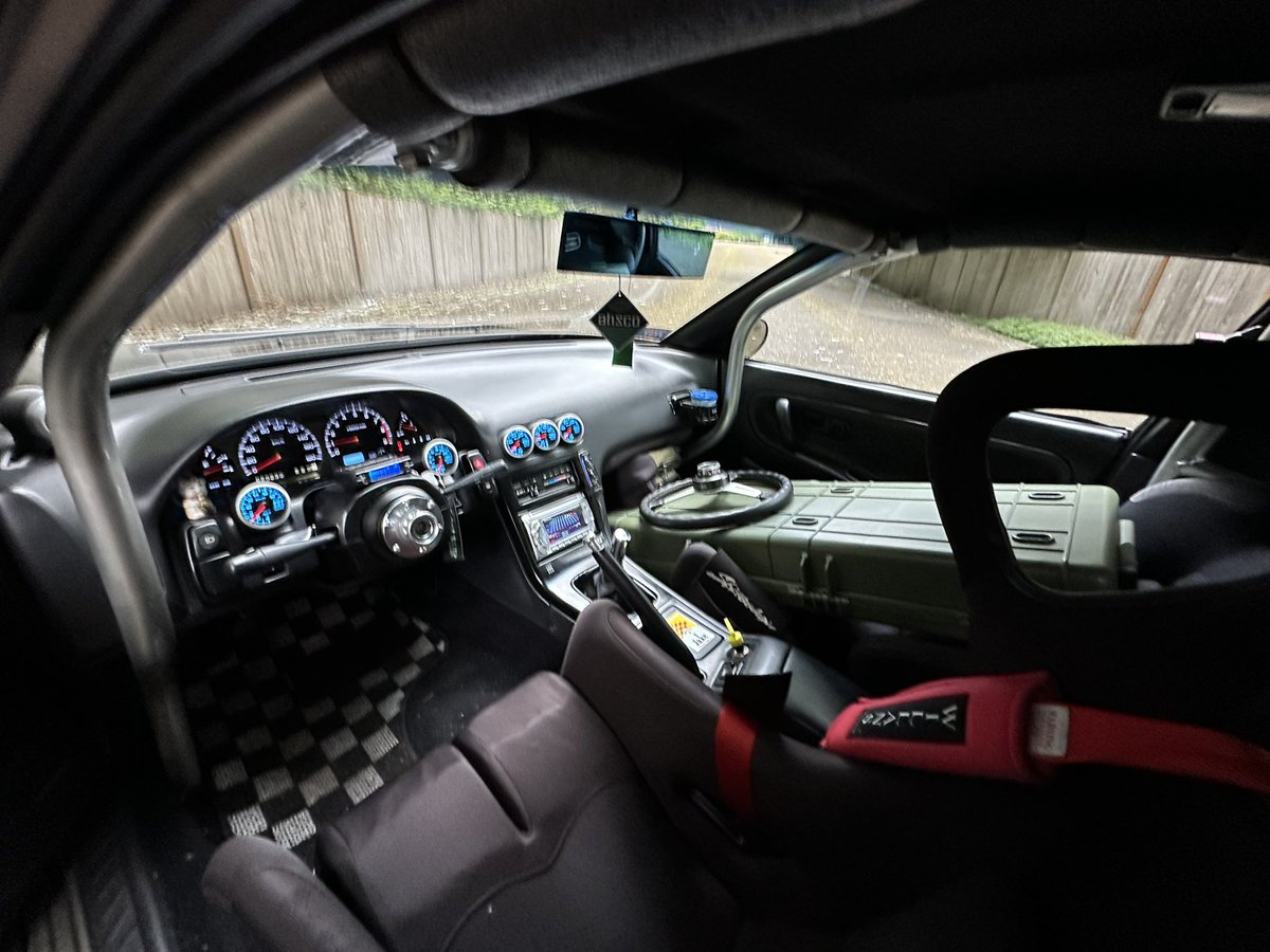 sr20good's tweet photo. Mismatch town https://t.co/5op6QGTSdf