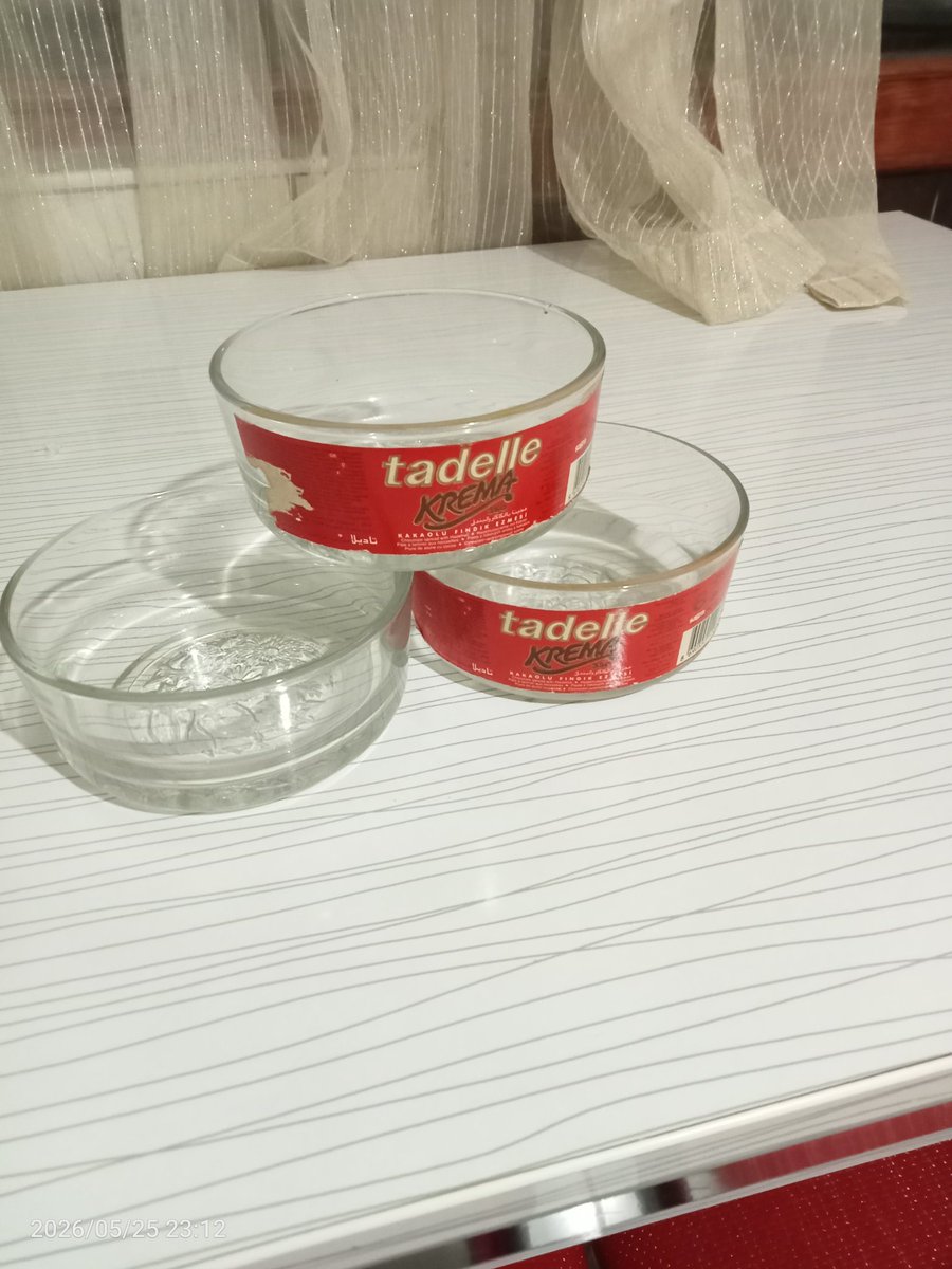 laika_tek's tweet photo. “90’lar / 2000’ler mutfağından canlı yayın.”
“Annemin atmaya kıyamadığı eşyalar listesi.”
“Tadelle bitti ama kasesi kaldı.”
@tadelle https://t.co/elItmDefbB