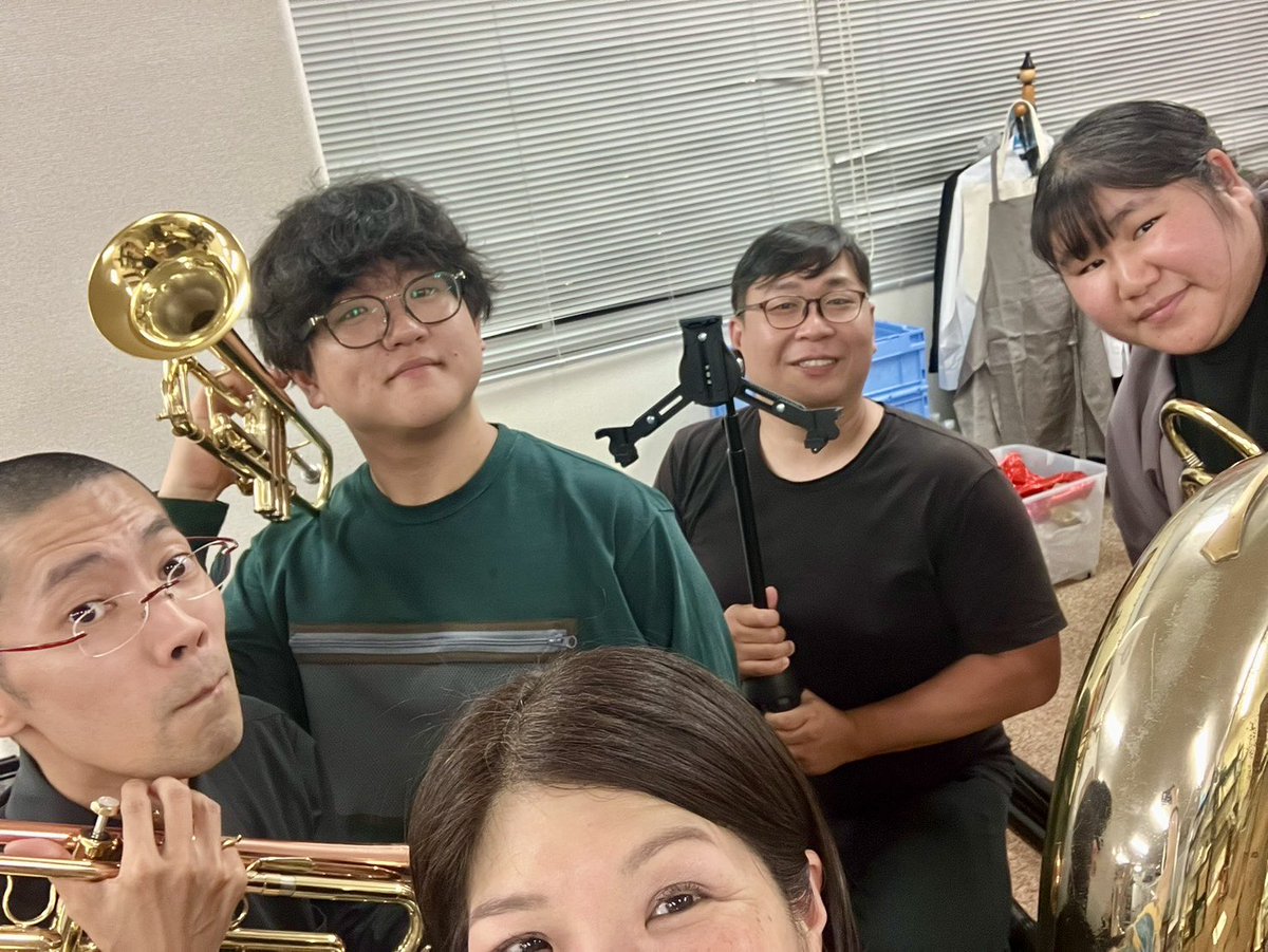 hybrid_wind's tweet photo. 本日は6月のスクールコンサートに向けて金管グループのリハーサルを行いました！
ディズニーメドレーや流行りの曲など盛りだくさんです✨️
輝かしい金管アンサンブルの響きをお楽しみ頂きたいと思います！

#ハイブリッドウインドオーケストラ #浜田市 #吹奏楽 #石見音楽文化振興会 

↓↓↓ https://t.co/HNW7c8NIOH