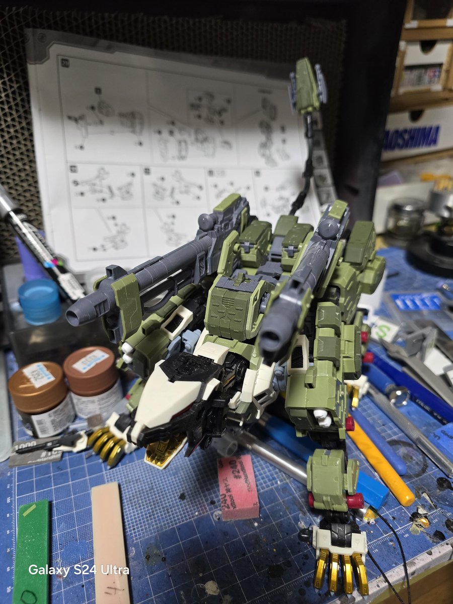 G36Cmyon's tweet photo. 後はヘッドギア作ったら一旦終了
ミサイルの弾頭黄色くして、部分塗装でシルバー入れて、｢PLAISM｣さんのディテールパーツ貼って、デカール貼って
艶消して、マルチブラックでウォッシング
6月一杯掛かりそう…
グランデスケールドゥルガー先に着弾するな…
#ゾイド
#プラモデル https://t.co/Q7Ulv5B2XT