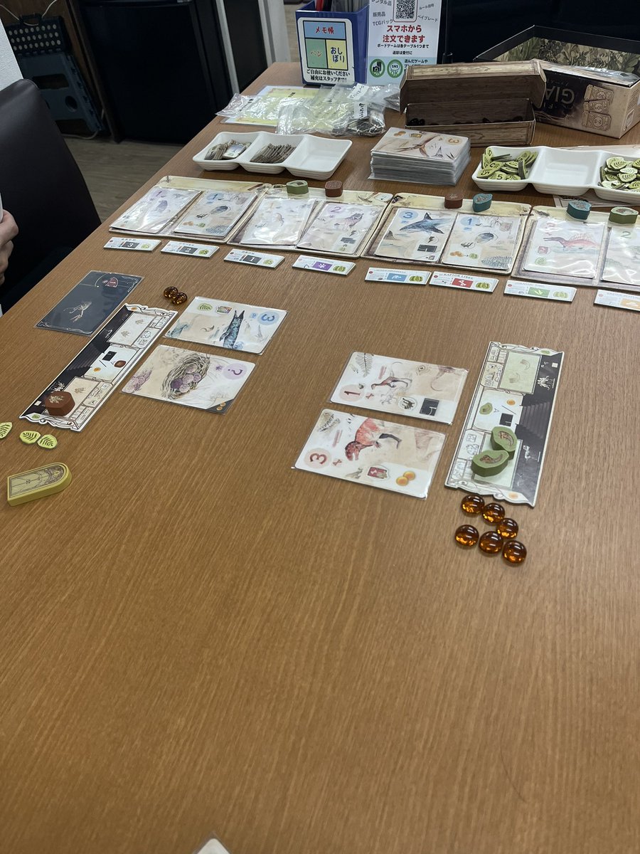 shukaijo's tweet photo. 本日5/26(火)秋葉原集会所で #ボードゲーム 「ファースト・ジャイアント先行体験会」2名(プラス1名)で開催!
恐竜発掘したり展示したりしました!
遊ばれた方みなさん楽しまれるので良いゲームですね!
#playhobbyjapan #FirstGiants https://t.co/cJse3FSPNw