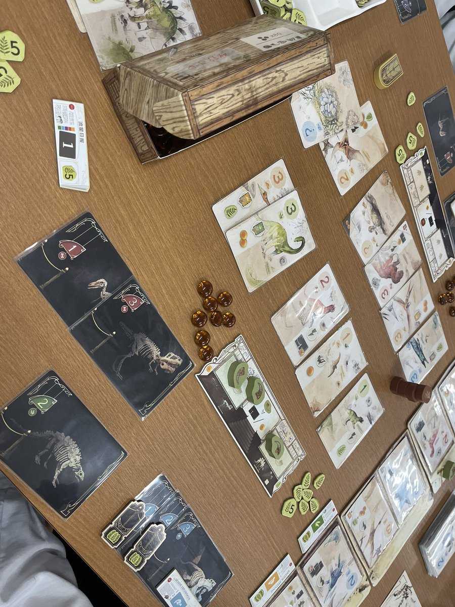 shukaijo's tweet photo. 本日5/26(火)秋葉原集会所で #ボードゲーム 「ファースト・ジャイアント先行体験会」2名(プラス1名)で開催!
恐竜発掘したり展示したりしました!
遊ばれた方みなさん楽しまれるので良いゲームですね!
#playhobbyjapan #FirstGiants https://t.co/cJse3FSPNw