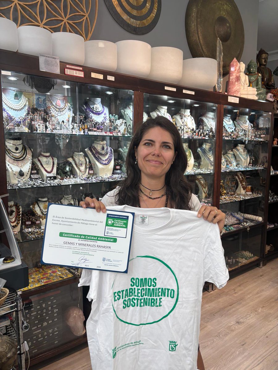 CAAMalaga's tweet photo. ¿Conoces este distintivo?

Identifica establecimientos comprometidos con la sostenibilidad y las buenas prácticas ambientales

Enhorabuena a estos comercios del Distrito Centro por renovar su Certificado de Calidad Ambiental:

👉 Busca esta pegatina en tu barrio. https://t.co/iEEGY7ywdN