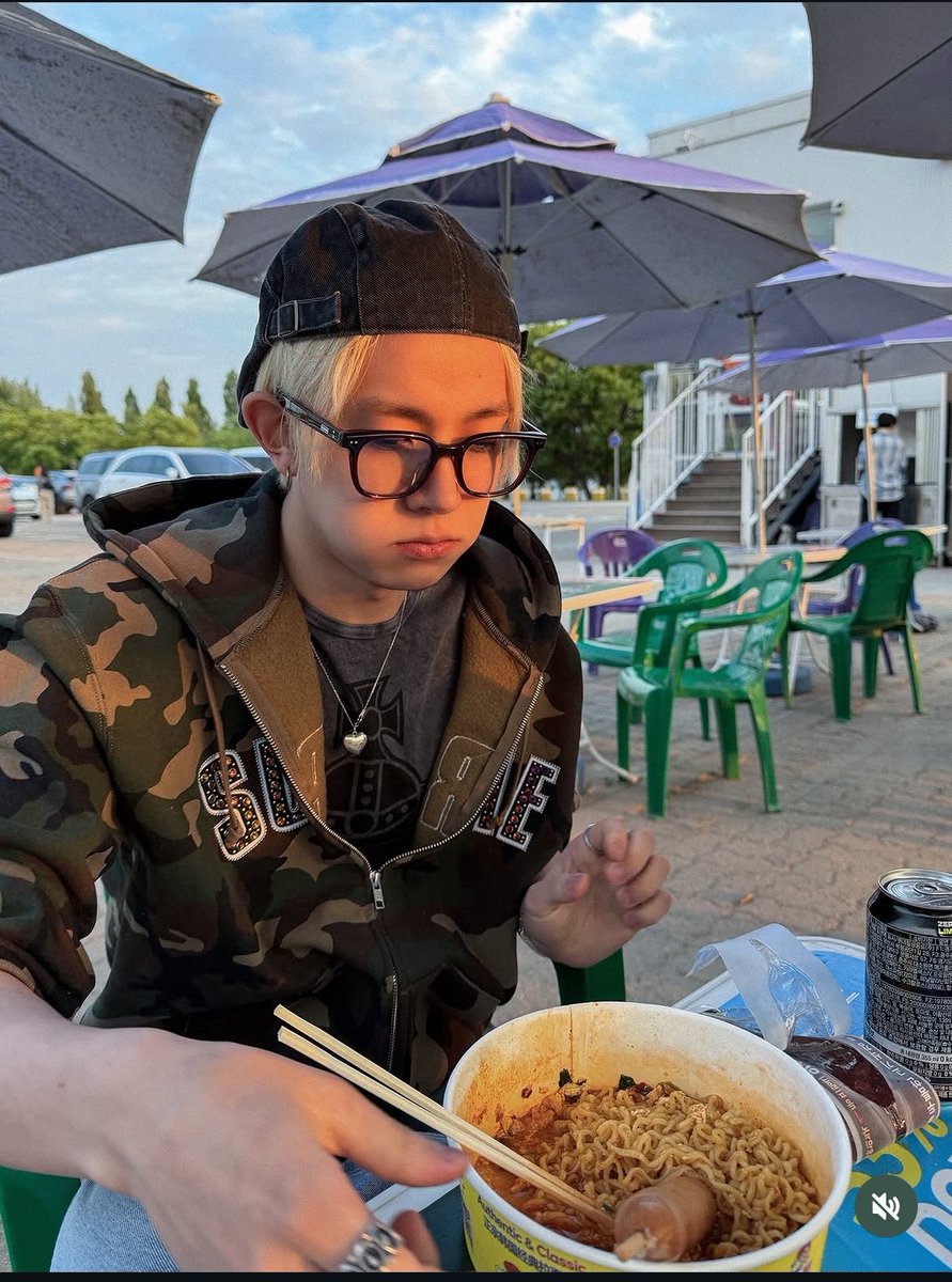 sybau0O's tweet photo. y/n opalałem nozki sorki że tak długo musiałas czekac na moją wersję…🙇‍♀️🙇‍♀️ mój e-koteczku czy to ci sie podoba? dla ciebie oddam całego siebie..randka? https://t.co/GusYPsTjbT