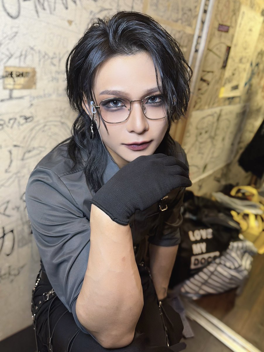 vr_to_ya's tweet photo. FCライブ 秘密倶楽部🤫
久しぶりに濃いメイクしたよ🥸 https://t.co/ZATqGIFR9H