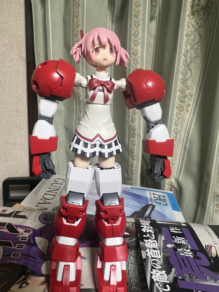 chaf2142's tweet photo. 令和最新版まどかタイタス出来た
腕の関節に良いのが無くて、ちょっと変
MG買えるぐらいの金出して何やってんだ https://t.co/q4koPbX03E