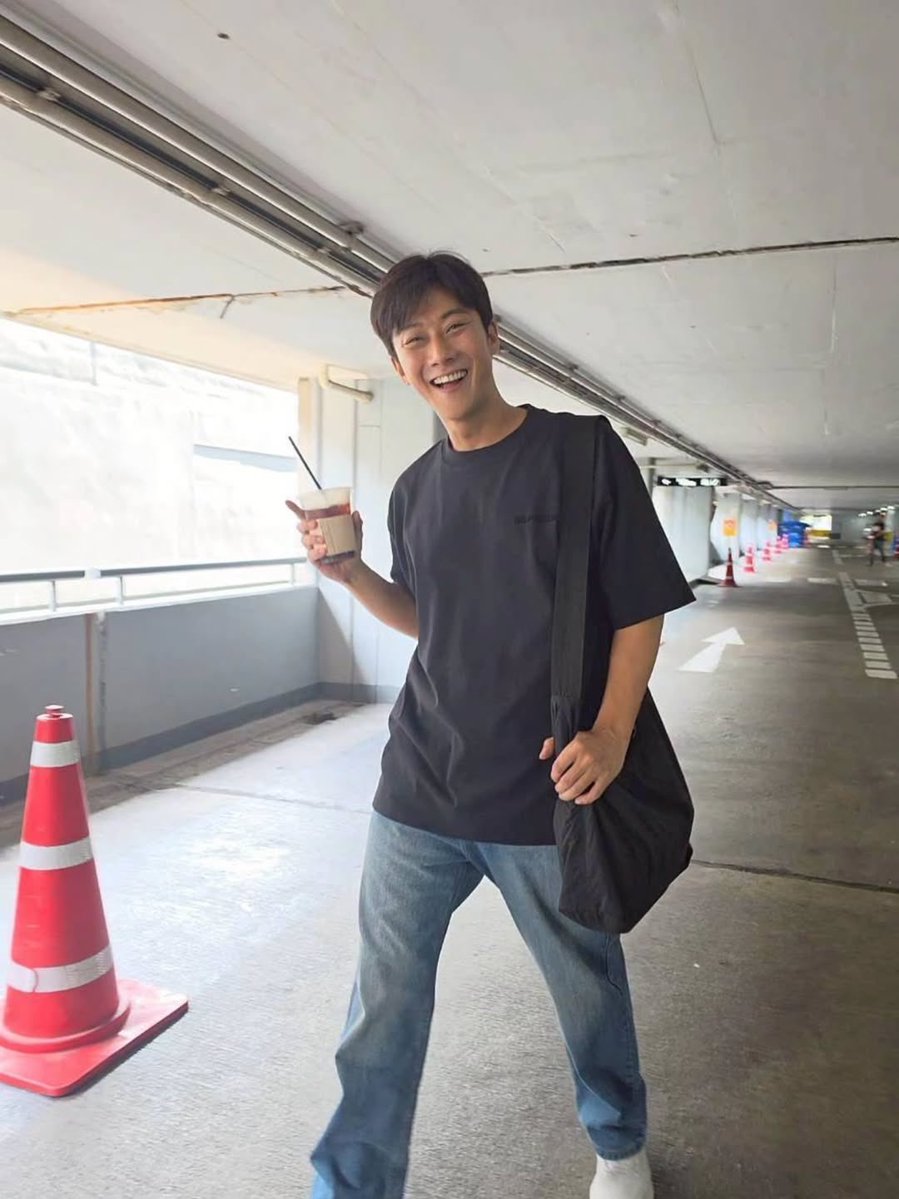 𝐭𝐡𝐮𝐫𝐬𝐝𝐚𝐲 ♡｡ﾟ tweet media