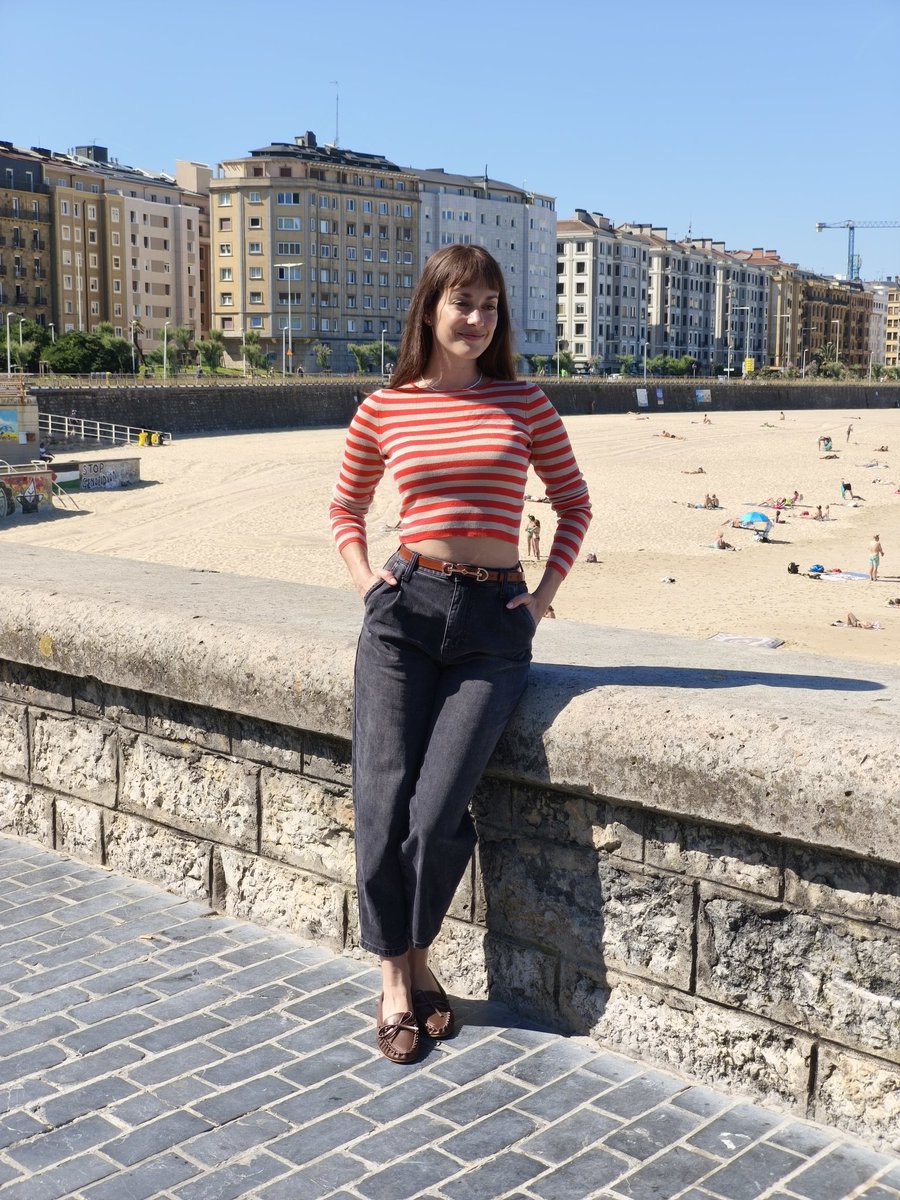 filmax's tweet photo. ☀️ Calurosa jornada, pero muy feliz en San Sebastián con la visita de la prensa al rodaje de #SiTeHeVistoNoMeAcuerdo. 

La directora Mar Olid y el trío protagonista Silvia Alonso, Álex González y Maxi Iglesias han atendido a los medios. 🎟️ ¡Próximamente estreno solo en cines! https://t.co/INEyUqRClV