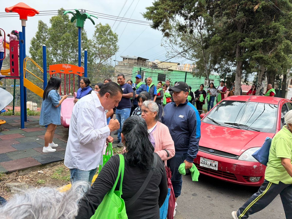 ReneVivanco's tweet photo. Este domingo 24 de mayo sigue creciendo la FAMILIA VERDE en la @BJAlcaldia en la Alcaldía @AlcaldiaAO 
Gracias a  mi dirigente y gran amigo @ChuchoSesmaPVEM por su apoyo a los vecinos https://t.co/OeYIMssAL1