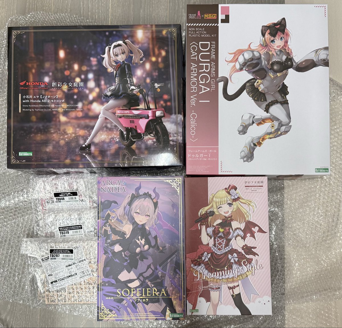 rin_snow's tweet photo. ˖ ࣪⊹コトブキヤとプレバンから届きました˖ ࣪⊹
食玩だと思わずソドン買いました
高いガム！
ミクガンダムとミクザク当たりました
ミクザク、プレゼントでもらったのに当たりました
申し訳ない…

ドゥルガーは、カラバリに気付かず購入
ドゥルガーⅡで出して欲しいな
もう、きっと、Ⅱは組まないよ https://t.co/pWhUBTQp3w
