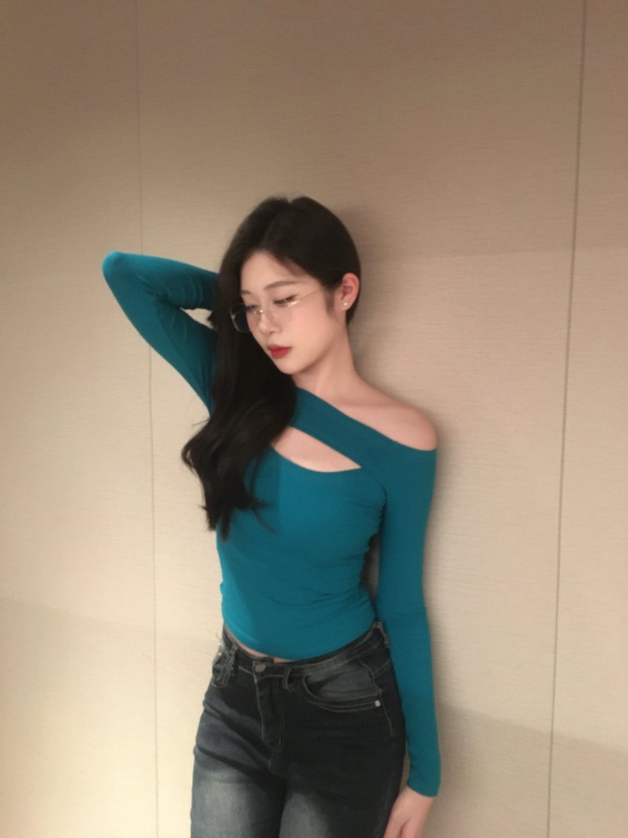 玲娜很白~ tweet media