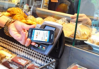 centroblogs's tweet photo. Los teléfonos móviles ya disponen de la tecnología necesaria para que sus usuarios puedan pagar sus compras utilizando dichos dispositivos como si se tratasen de una tarjeta de crédito. El número de comercios que...
#smartphones #pagos 
https://t.co/oDmeIEIMuq https://t.co/e398fEvwxe