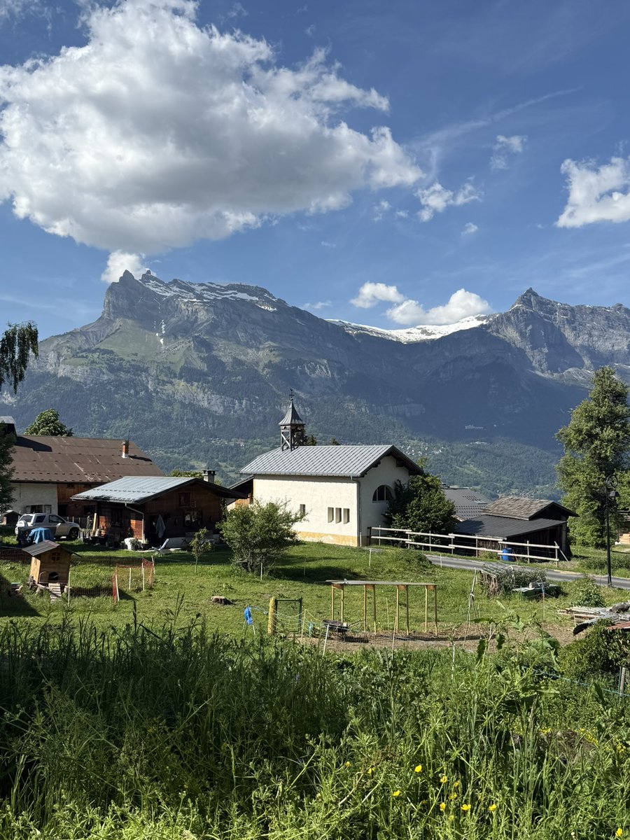 paceamorelibri's tweet photo. Bonjour from the French Alps https://t.co/03OlBNk3Mv