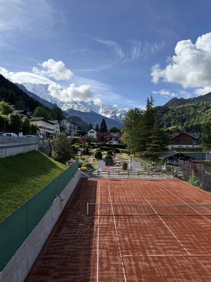 paceamorelibri's tweet photo. Bonjour from the French Alps https://t.co/03OlBNk3Mv