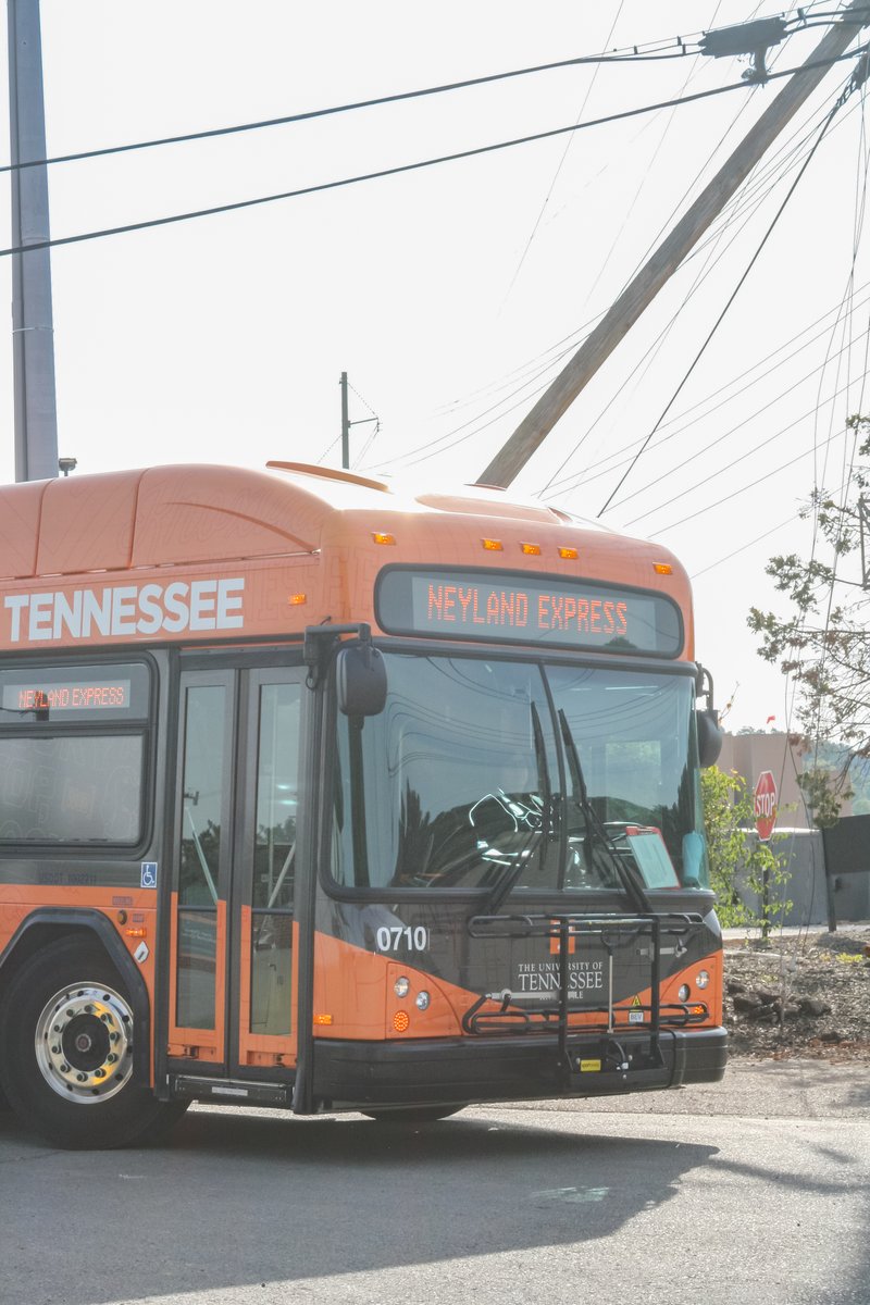 UTKParking's tweet photo. Buses have returned to normal summer service following last week's asphalt issue! 🚍🍊✨ https://t.co/Yg4p8EM0w3