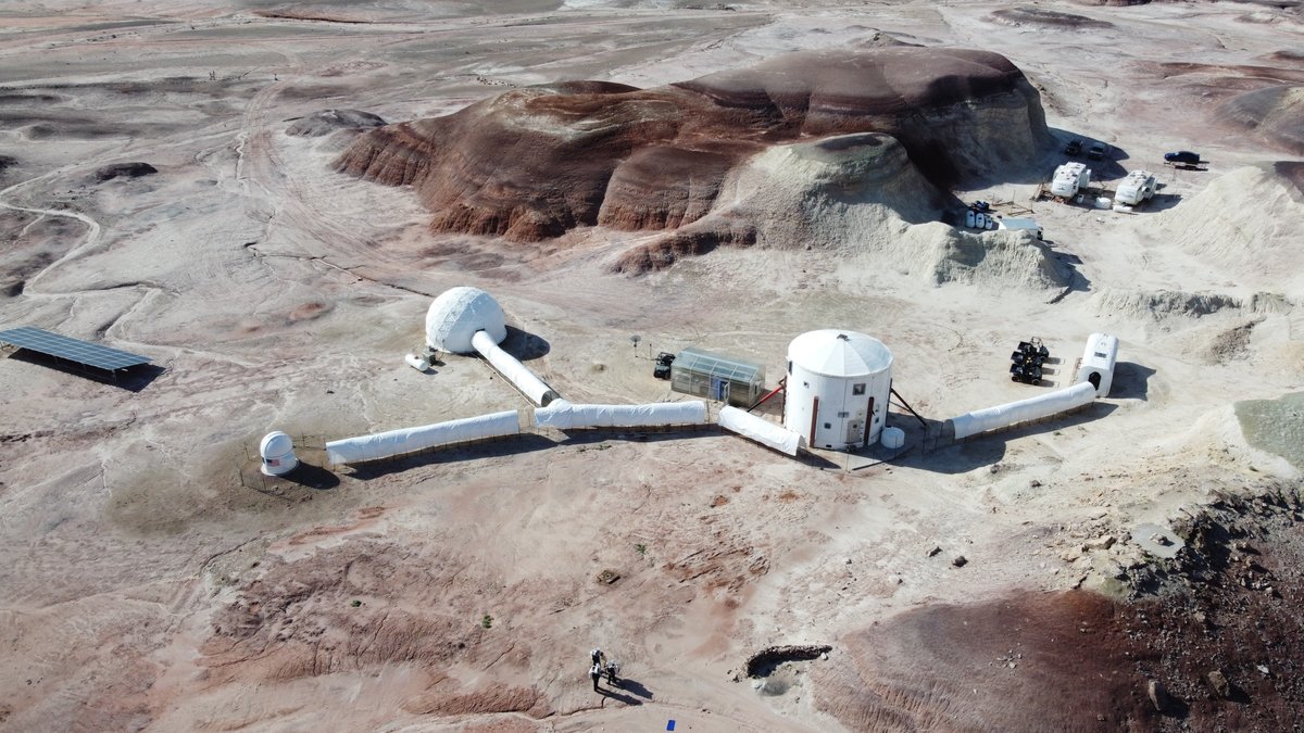 TheMarsSociety's tweet photo. The desert is ready. The rovers are almost rolling. 🔴 Good luck to every student team preparing for the 2026 University Rover Challenge at #MDRS in Utah (May 28–30) — may the coming days be filled with excitement, discovery & a few unforgettable moments! #URC2026 #robotics https://t.co/bbCn3gAy3U