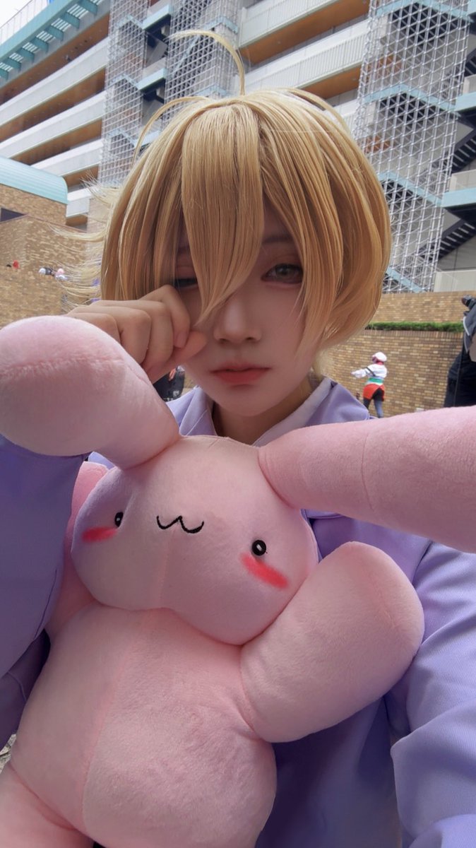 Akatsuki_cos18's tweet photo. おねむの🍯先輩 https://t.co/AwXTfrgWVh