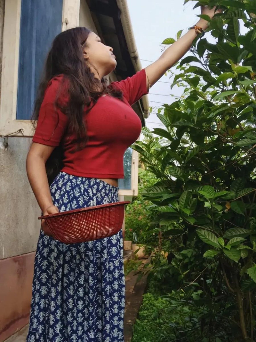 yamini_cam tweet media