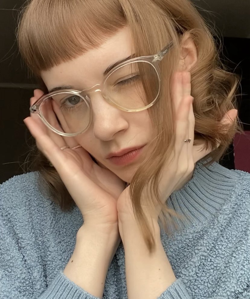 its_yula's tweet photo. I randomly discovered winking and now I can’t stop doing this on every photo possible 😭 https://t.co/SALfGvhDGw