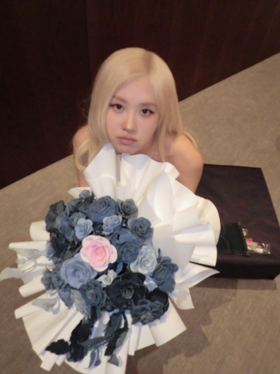 ros1ever's tweet photo. 씹라..나이날진짜너무좋음이ㅜㅜㅜ...
꽃다발로제님 정말너무늬낌좋으시고 닉값하신다 https://t.co/IoUjFe2WOE