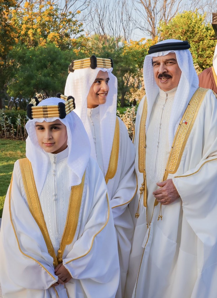 mbinessa__'s tweet photo. روي عن الإمام أحمد (رحمه الله) أنه قال:

"لو أعلم أن لي دعوة مستجابة لصرفتها
للسلـطان"

ونقل عن الإمام  إبن باز(رحمه الله):

” الدعـاء لولي الأمـر من أعـظم القـربات،
ومن أفضـل الطـاعات..“

فالمؤمـن يدعـو للناس بالخير، والسلطان
أولى من يدعى له، لأن صلاحه صلاح للأمة. https://t.co/ezkmfs9ZK7