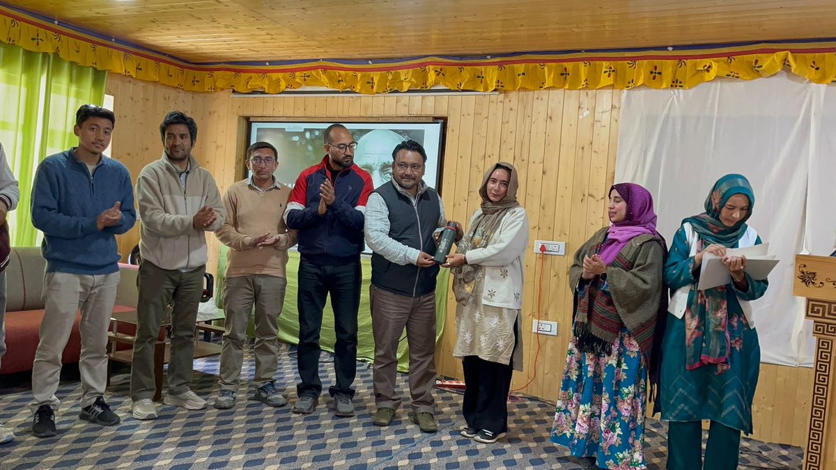 gdc_drass's tweet photo. @gdc_drass Organises Programme on Sardar Vallabhbhai Patel and the Unity of India. Students and faculties spoke on contributions of the Iron Man of India towards national integration and unity.
@lg_ladakh @ashishkundra @LadakhSecretary @ULadakh @imteeaz_kacho https://t.co/EL5oXferdr