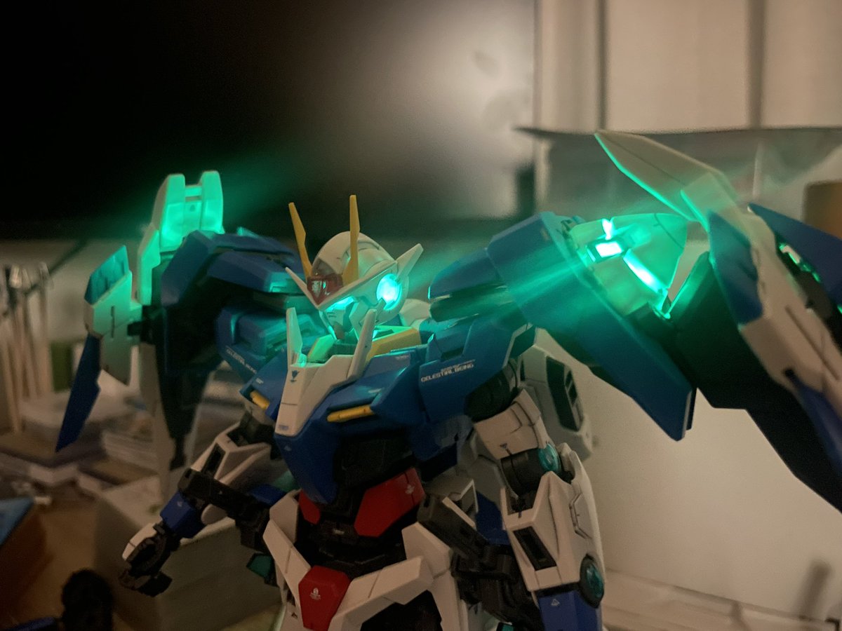 zuuukio's tweet photo. ダブルオーのLEDライト5つ揃ったぜ。
かっこよすぎだろ✨✨✨ https://t.co/V5VqLQskND