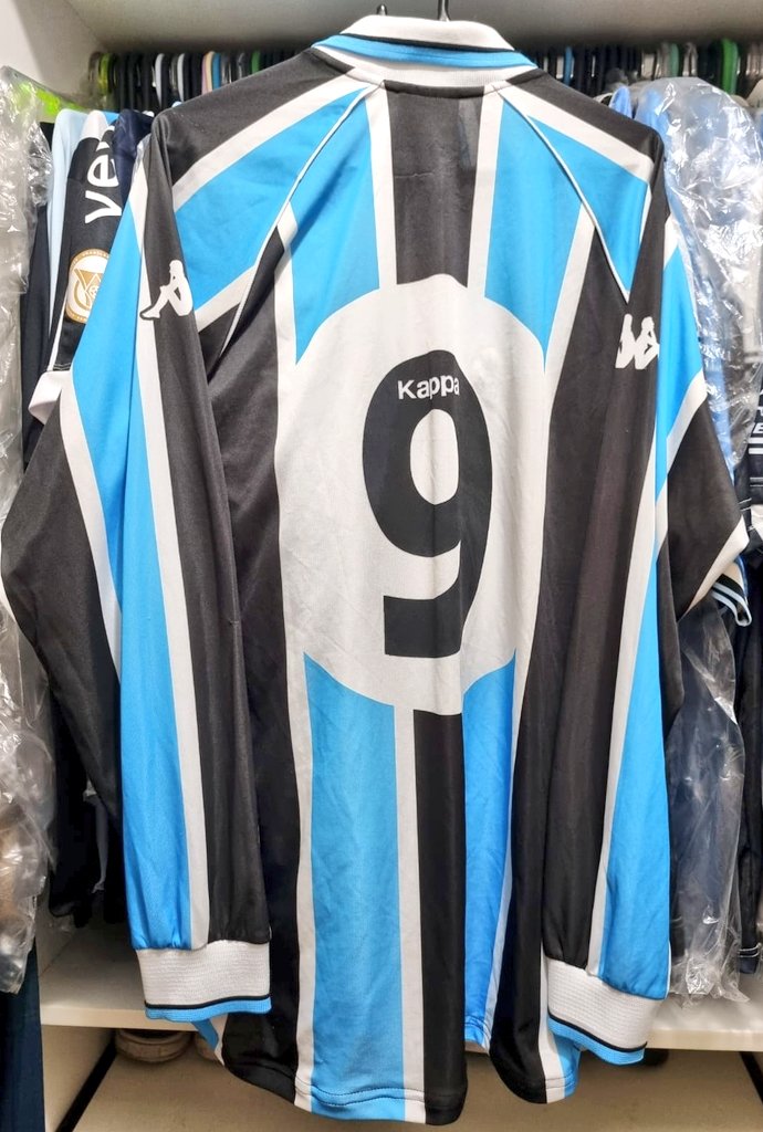 HernandezJoao's tweet photo. Camisa 2001 manga longa, número pintado (possivelmente sobra de vestiário). Excelentes condições. Tamanho GG, mas esta mais para G. 1100 reais. https://t.co/8h2PM75VvE