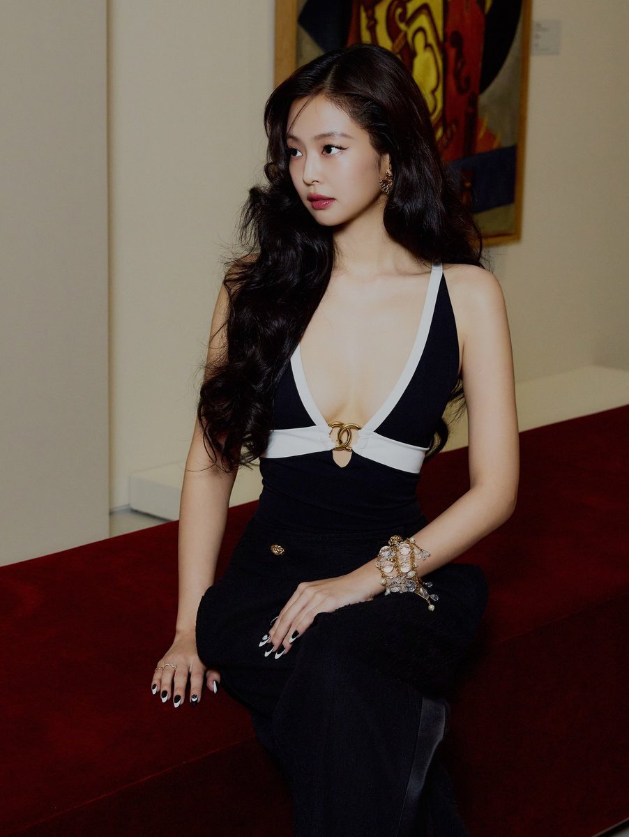 DC 제니 갤러리 tweet media