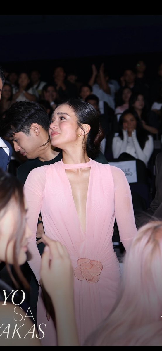 itsmeasherawr's tweet photo. CRYING BUT STILL HOT https://t.co/LTUMIXvucr