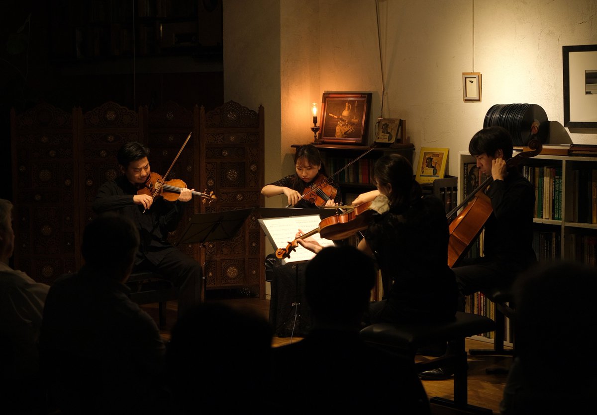 CafeMontage's tweet photo. '26.5.26
「カルテット"𝕏"」
- Mozart＆Debussy -
尾張拓登＆藤岡佐恵子 violin
一樂もゆる viola
一樂恒 cello

弦楽四重奏を聴く喜びが極まった愉悦の一夜。
素晴らしい若きカルテットの誕生に、満席の開場から惜しみない拍手が送られました。
お集まりくださった皆様、ありがとうございました！ https://t.co/JJC2K50Xvq