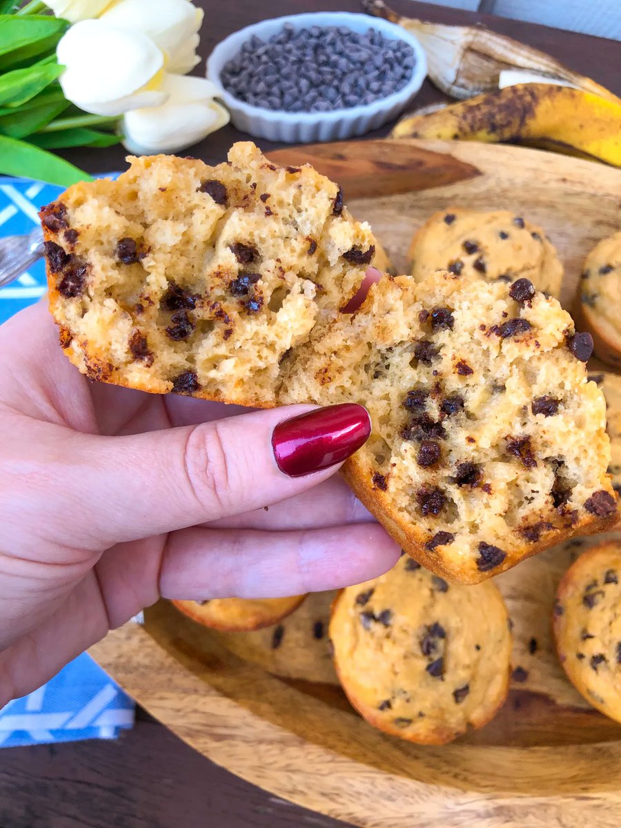 therosetable's tweet photo. I pretty much always have these delicious Banana Muffins in my freezer. This recipe uses leftover bananas &amp; makes 18 muffins so you have plenty to freeze! I pull them out while I'm brewing my coffee &amp; they're thawed by the time I eat breakfast.  Recipe: https://t.co/ow1dLDF1c3 https://t.co/BzvNbMOdhK
