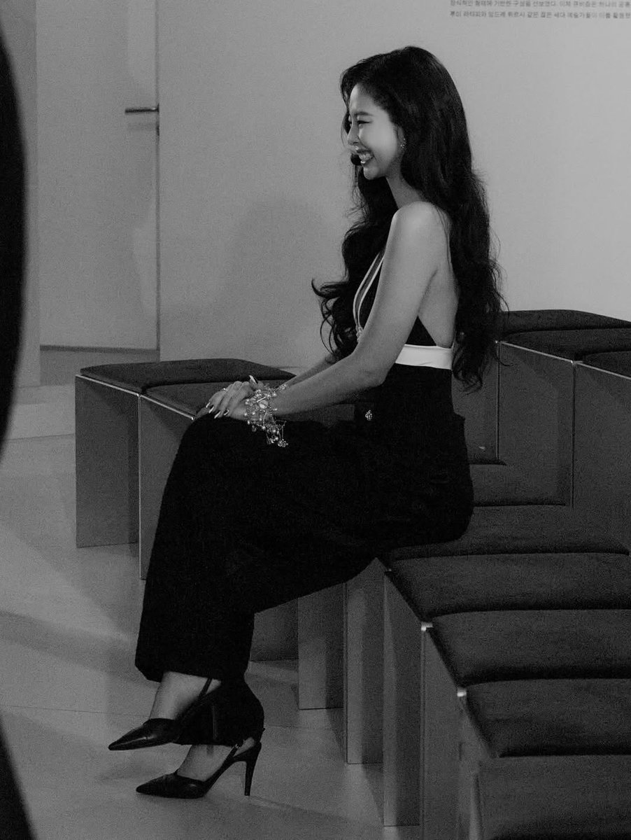 JENNIE NEWS tweet media