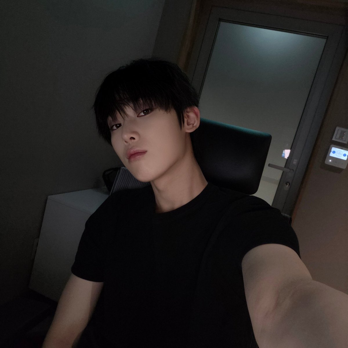 sunw2oddog's tweet photo. 뭐야 김선우…? https://t.co/9BWrZOeqqY