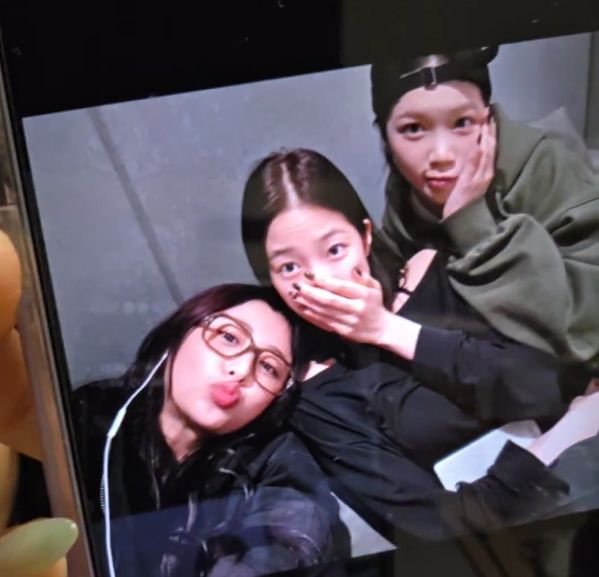 chaewon archive tweet media