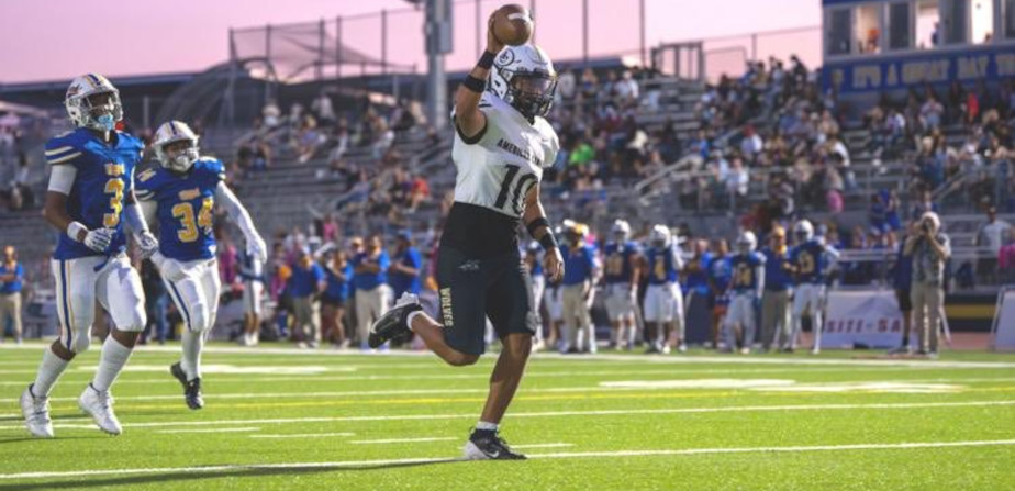 CAPrepVarsity's tweet photo. Q&amp;A with American Canyon running back Isaac Anderson
https://t.co/7NyVoKUfSd

@IsaacAnderson09 https://t.co/3Y2iVFUMWk