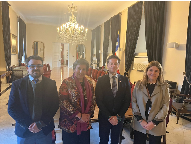 ACN_Chile's tweet photo. Marcela Szymanski, experta en libertad religiosa de visita en Chile se reunió con Cristián Jara, director de @ONAR_Chile quien destacó la solidez y el aporte del trabajo realizado por ACN en materia de libertad religiosa. Conoce su agenda completa: https://t.co/ICjgbHsxsU https://t.co/QsEVlmIqjH
