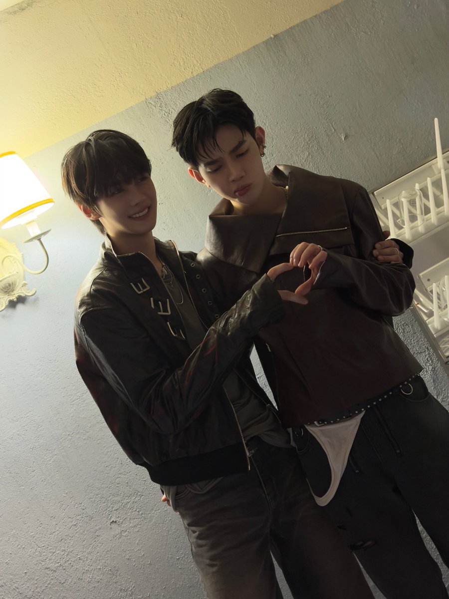 zzhanggyuz's tweet photo. 260526 앤더블 인스타

#장하오 #김규빈 https://t.co/AF1jnPEVzU