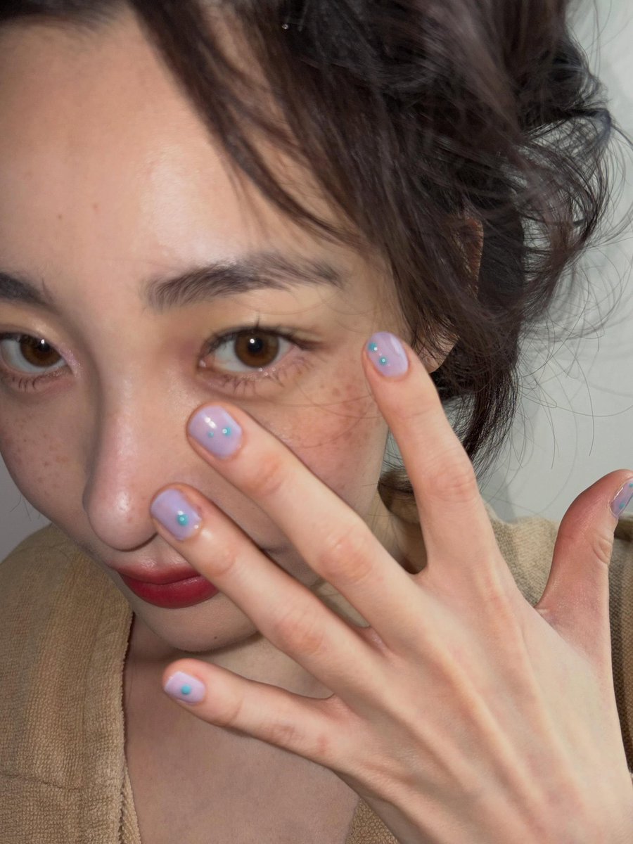 용 tweet media