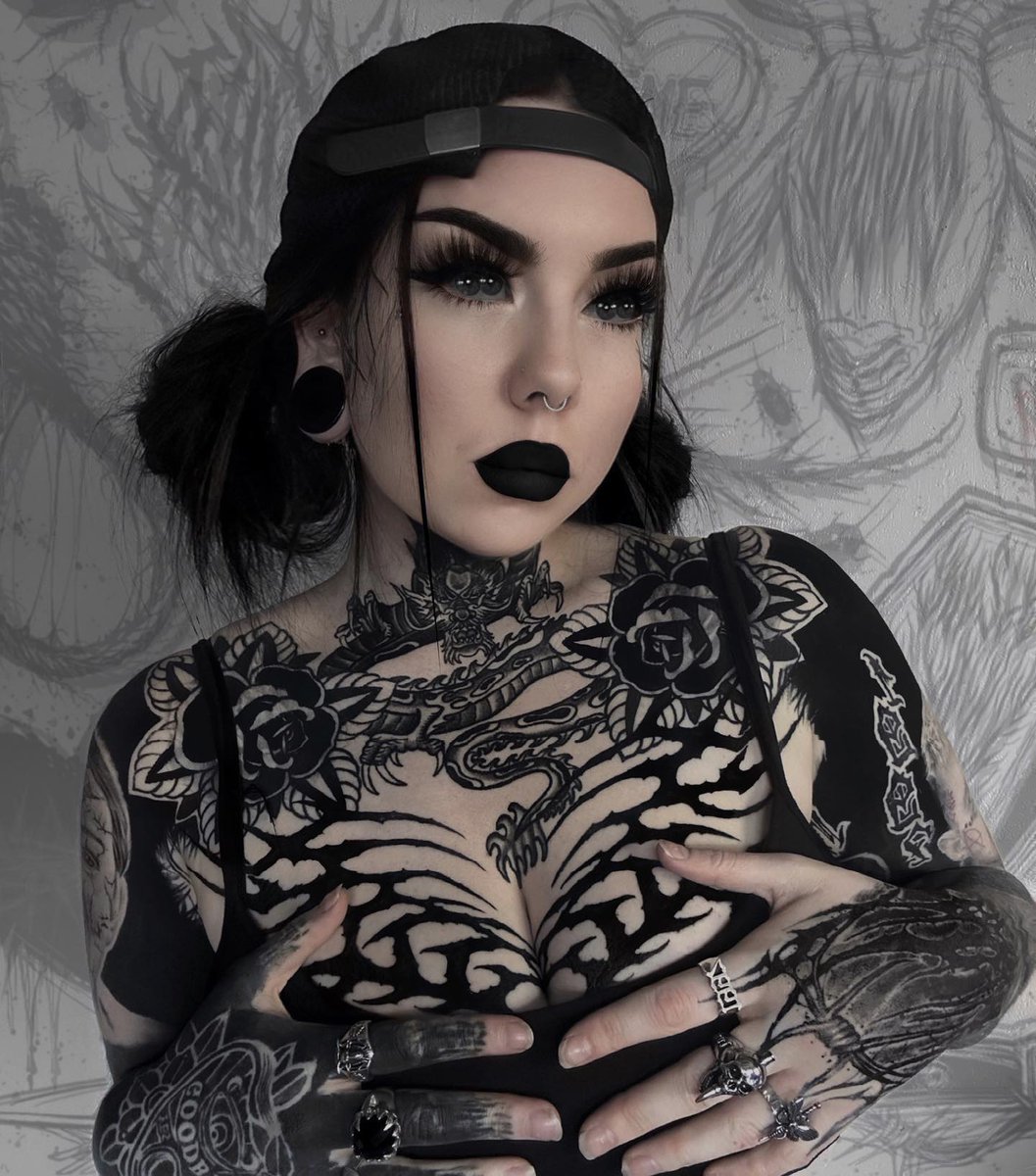 Camelia_Bestia's tweet photo. ᅠᅠ       

           𝖳𝖧𝖤 𝖵𝖤𝗡𝗢𝗠 ٫ ⠀𝟢 𝟤

            ───── ℵ ─────
ᅠᅠ      
        𝔙𝔬𝔩𝔳𝔢𝔯𝔞́𝔰 𝔡𝔢𝔩 𝔩𝔩𝔞𝔫𝔱𝔬 𝔪𝔞𝔰 𝔫𝔬𝔟𝔩𝔢, 𝔭𝔢𝔯𝔬 𝔶𝔞 𝔫𝔬.

  #𝔉𝔯𝔢𝔢𝔯𝔬𝔩  /  #𝔖𝔢𝔵𝔯𝔬𝔩  /  #𝔫𝔰𝔣𝔴  / 
             ───── ℵ ───── https://t.co/PzuA7R9A8v