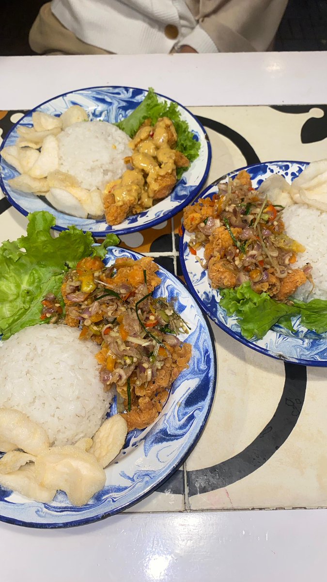 keniljenner's tweet photo. - Ayam mertua seperti byazah enakkkkkkk murce
- WM piring kenyang enakk sambal balinya, sayangnya mba2 kasirnya jutek bgt anjir wkwkwkwk
- Misoa qiu qiu 99 busettt enak pedes porsi kuli, siomaynya jg enak gendut polll https://t.co/xL8d6F1hdR