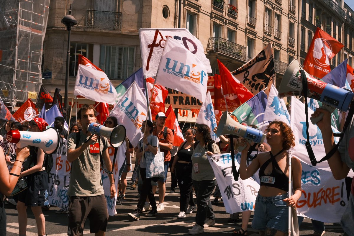 unefnanterre's tweet photo. 🔥👊 PLUS DE 400 PERSONNES EN GRÈVE ET EN MANIFESTATION AUJOURD'HUI CONTRE LA HAUSSE DES FRAIS DE SCOLARITÉS POUR LES ÉTUDIANTS ÉTRANGERS ! 

👊 Contre leurs politiques racistes, austéritaires et guerrières, luttons ensemble ! 

📍Prochain RDV au rassemblement le 28 Mai, 16h à la Place de la Sorbonne, à l'occasion du colloque donné par le.ministre de l'enseignement supérieur, soyons nombreux à manifester ! 

📍Puis le RDV en manifestation le 20 juin, contre toute les répressions, politiques et syndicales, au départ du siège de la banque postale de paris jusqu'au ministère du Travail en passant par le Ministère des affaires étrangères !

On ne lâchera pas ! 👊