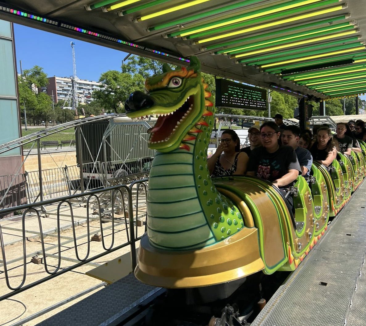 matarocat's tweet photo. 🎡 Avui s’ha celebrat una nova edició de la Fira Inclusiva de Mataró, una iniciativa pensada perquè tots els infants i joves puguin gaudir de la fira en un entorn adaptat, accessible i pensat per a les seves necessitats. https://t.co/MxdqpyoDHr