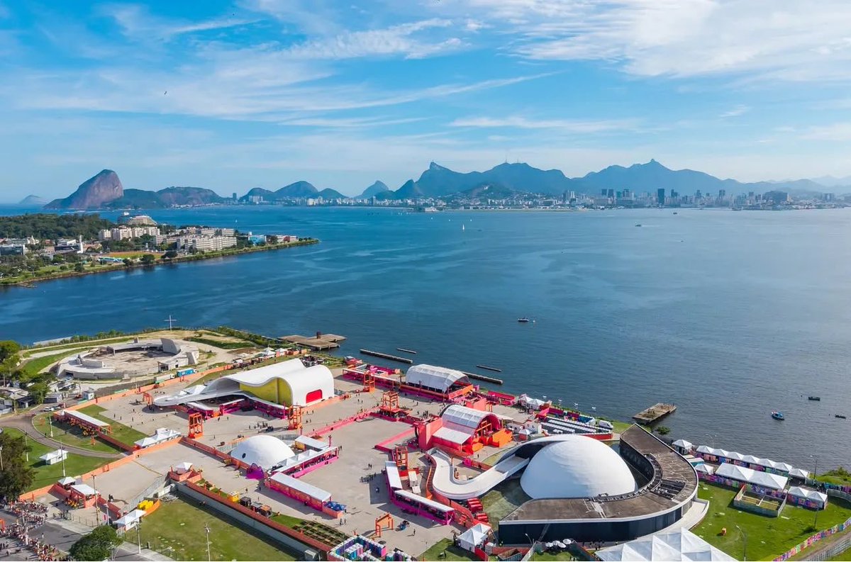 drewnitter's tweet photo. O show da Anitta na Equilibrivm tour em Niterói - Rio de Janeiro será no Caminho Niemeyer 

O local tem capacidade pra até 25 mil pessoas https://t.co/rF1QncnZpH