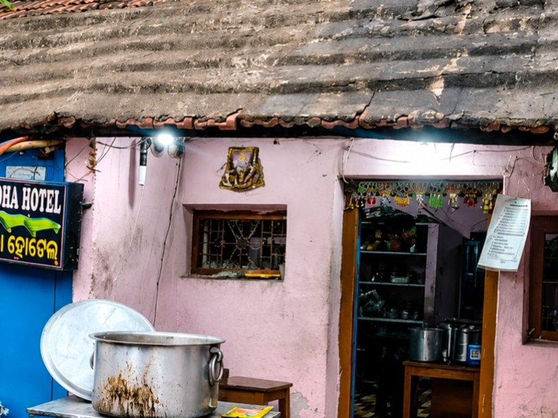 imvivekrajsethy's tweet photo. Have you ever visited the famous “Pidha Hotel” in Berhampur? 👀🍛
#Berhampur #Odisha #PidhaHotel #MuttonCurry #FoodCulture https://t.co/7VHEIN7jbY